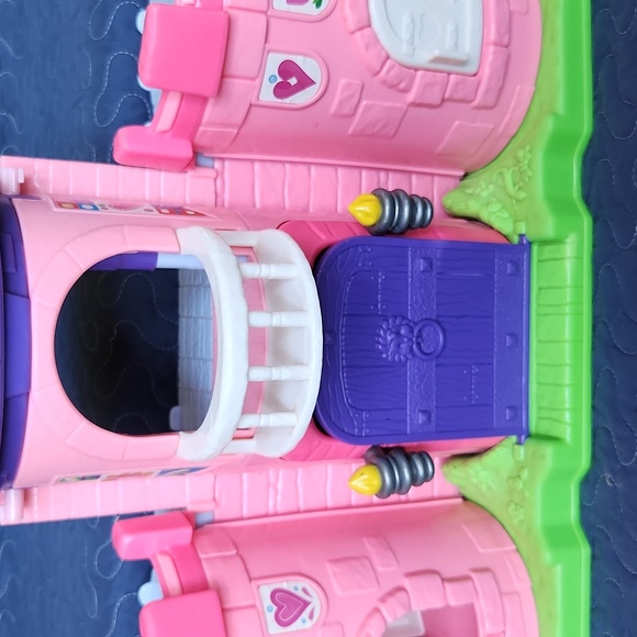 Vintage Fisher-Price Little People Castle - Picture 3 of 9